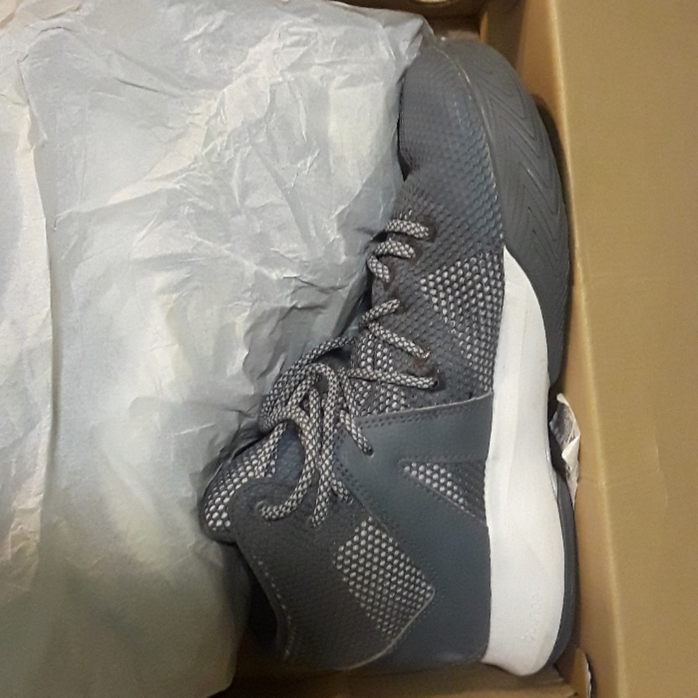 Adidas bounce sneakers
